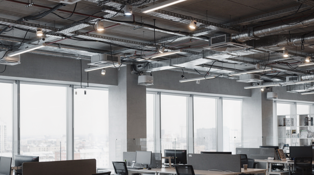 Интеграция датчиков IoT и small cells в единую модель инженерной инфраструктуры здания